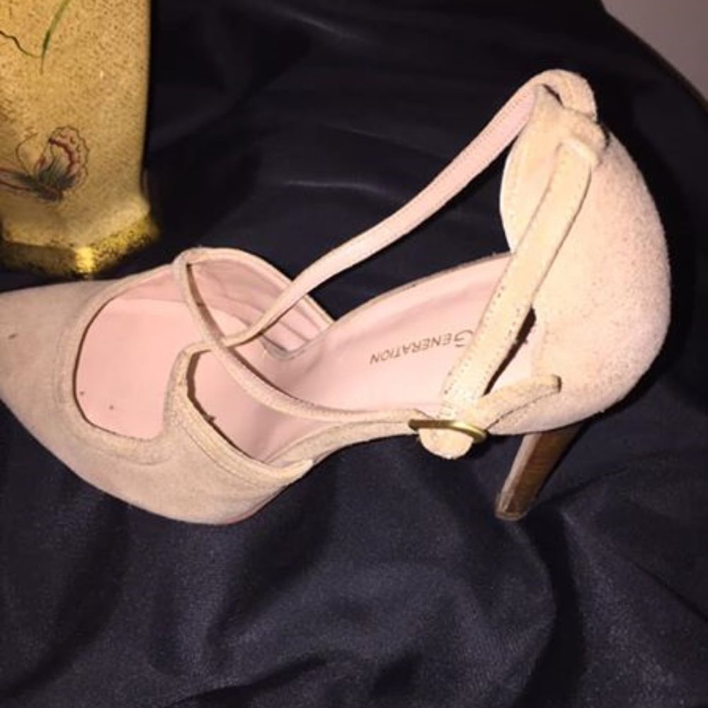 SHOE - Picture 2 of 3